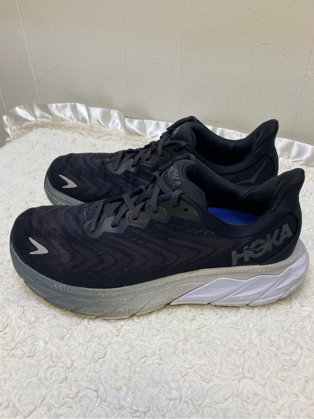 HOKA ARAHI 6 Black White Running Walking athletic shoes Men’s size 9